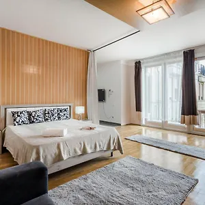 bpr-timber-loft-home-with-a-c-balcony.inbudapesthotels.com/